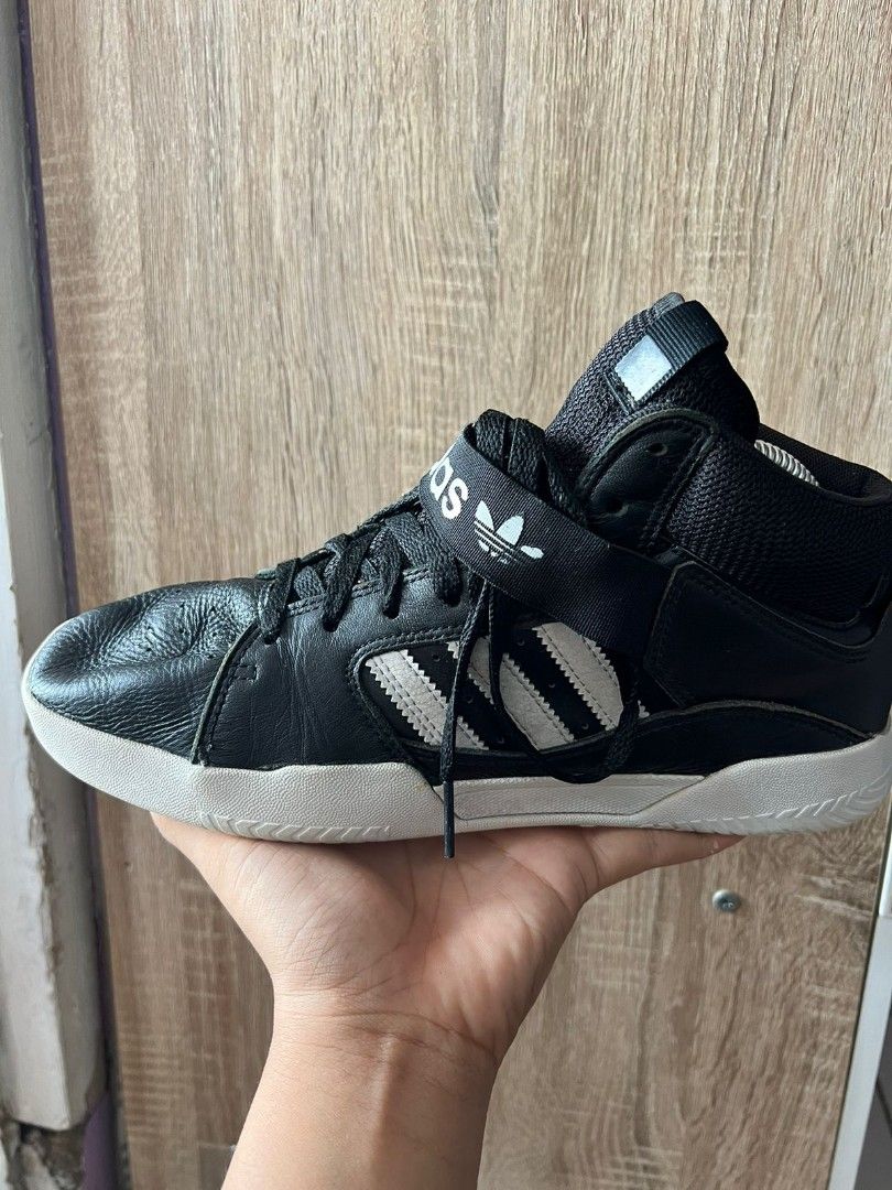 Sepatu Adidas vrx cup mid Fesyen Pria Sepatu Sneakers di Carousell
