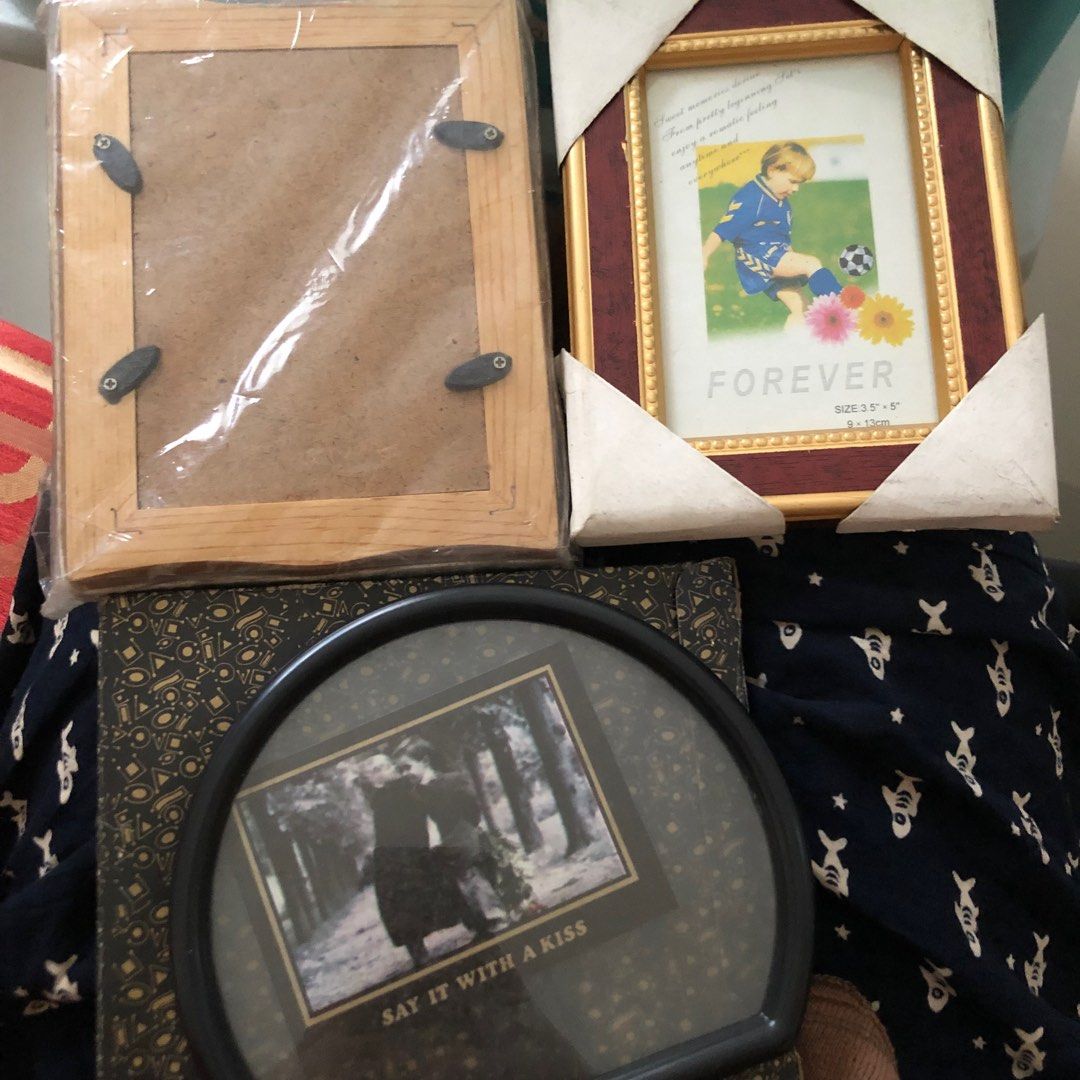 TAKE ALL - Picture Frames (Category: Frames & Pictures) located in Mandaluyong City. Submitted by soniafloreras (Listing ID 1282463505, Image 1). Description: Unused.