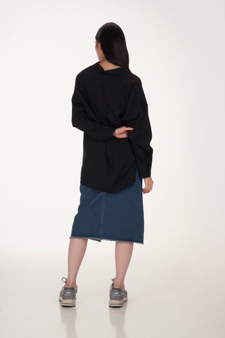 TCL Claude Tencel Shirt in Black - M (Category: Blouses) located in Singapore. Submitted by hariboredbear (Listing ID 1282423977, Image 2). Description: Free tracked mail Meet ups can be arranged to my convenience .