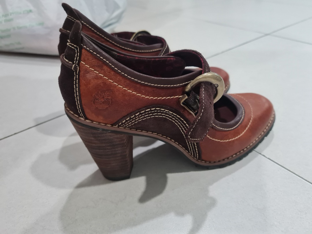 Earth heels top