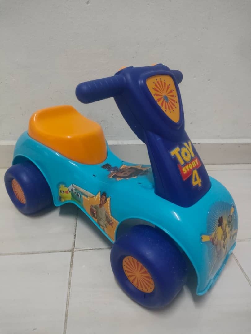 Toy story 4 deals ride on car