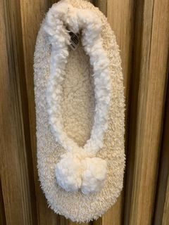 Uniqlo (Japan) Cream Washable Bedroom or Indoor Slippers with Pompoms Medium Size 8