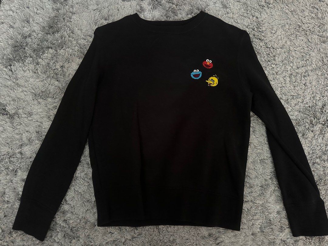 Uniqlo kaws sweatshirt black discount