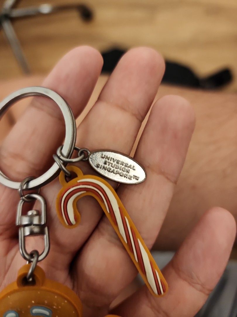 Universal studios gingerbread man keychain