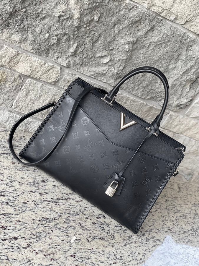 URGENT SALE Authentic LV Very Zipped Tote Bag Luxury Bags