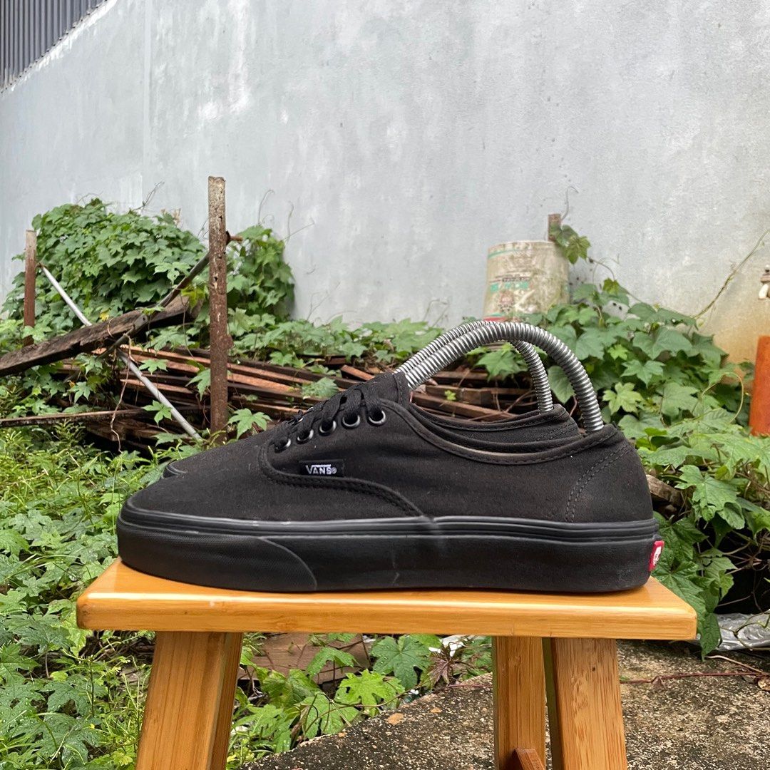Vans Authentic Triple Black 6.5UK RM1OO