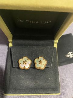 (Category: ) located in . Submitted by pinksophieclosetsale (Listing ID 1282530316, Image 1). Description: .