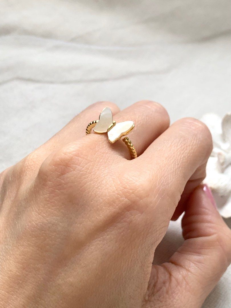 Adjustable clearance butterfly ring