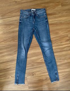 (Category: ) located in . Submitted by doubledoors___wardrobe (Listing ID 1282460850, Image 1). Description: .