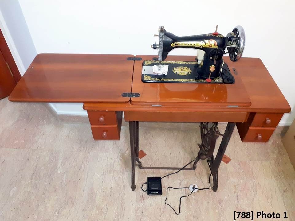 788 Original Singer Sewing Machine On Pedestal Furniture Home Living Other Carou