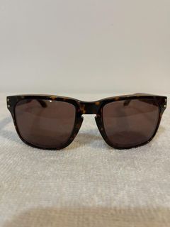💯 Authentic Oakley Holbrook sunglasses