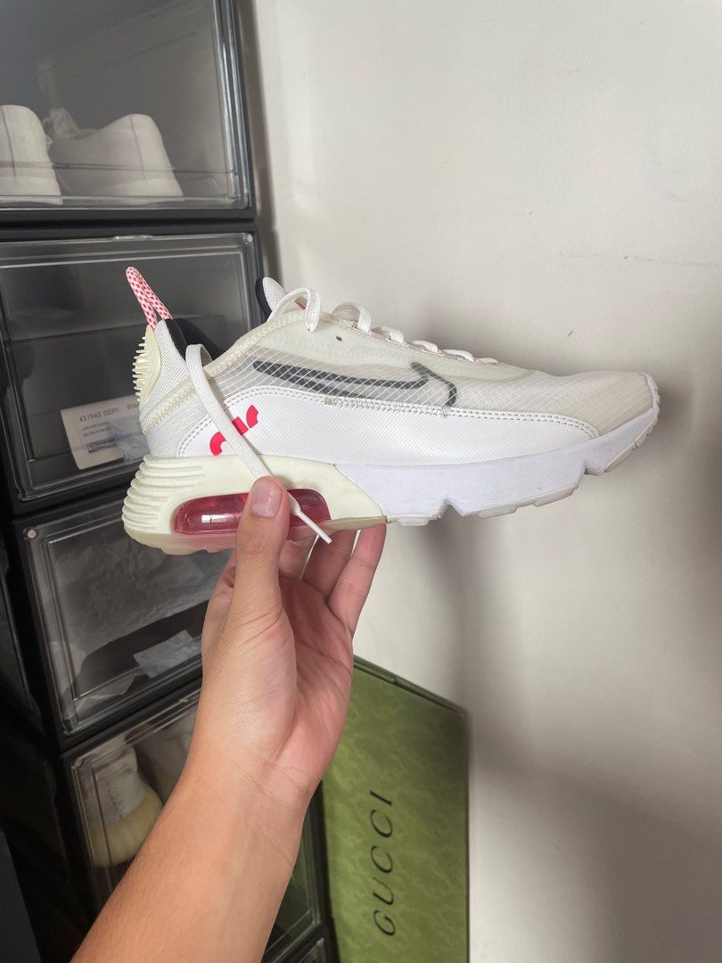 Airmax 2090 (Category: Sneakers) located in Pasig City. Submitted by franjunarca0304 (Listing ID 1282675778, Image 3). Description: No box. Slightly used. Decluttering..