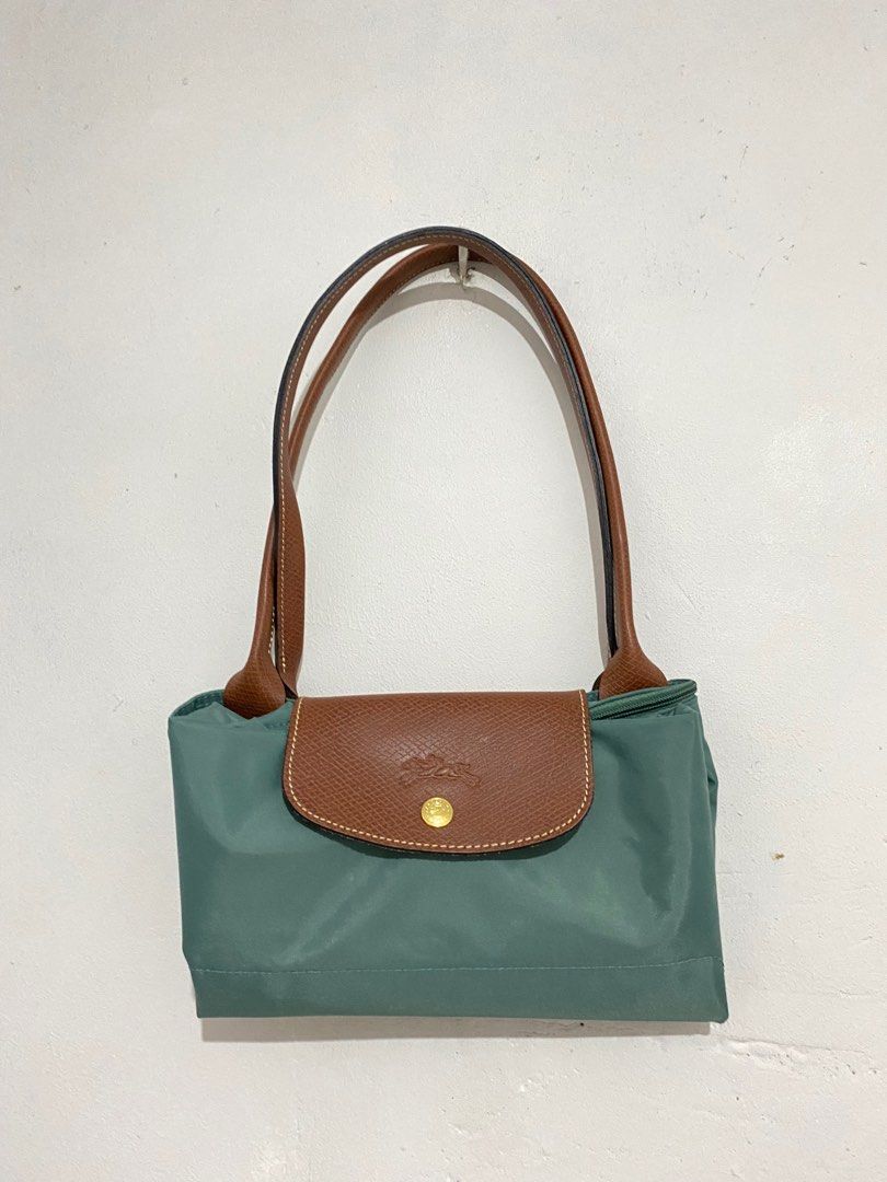 Authentic Longchamp long handle large tote long (Category: Luxury Bags & Wallets) located in Pasig City. Submitted by wintermelonn (Listing ID 1282756623, Image 3). Description: .