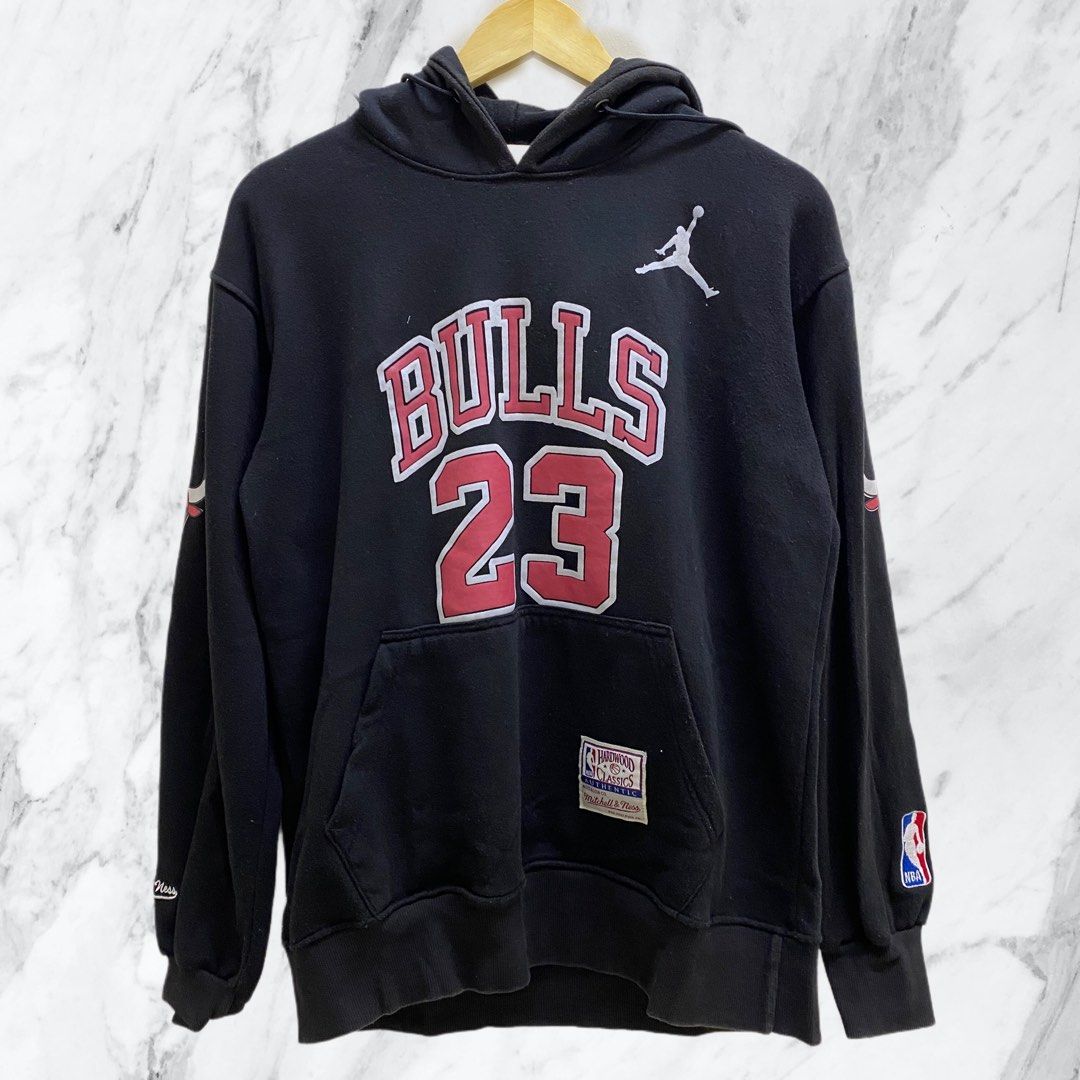 CHICAGO BULLS JORDAN HOODIE Men s Fashion Tops Sets Tshirts Polo Shirts on Carousell