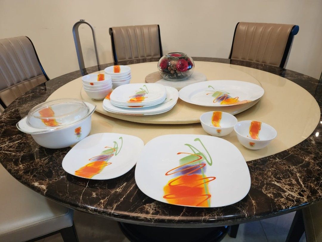 Dinner set 5 full plates 6 half plates 6 small bowl 5 big bowl 1 srving bowl with lid 1 rice tray Myr 75