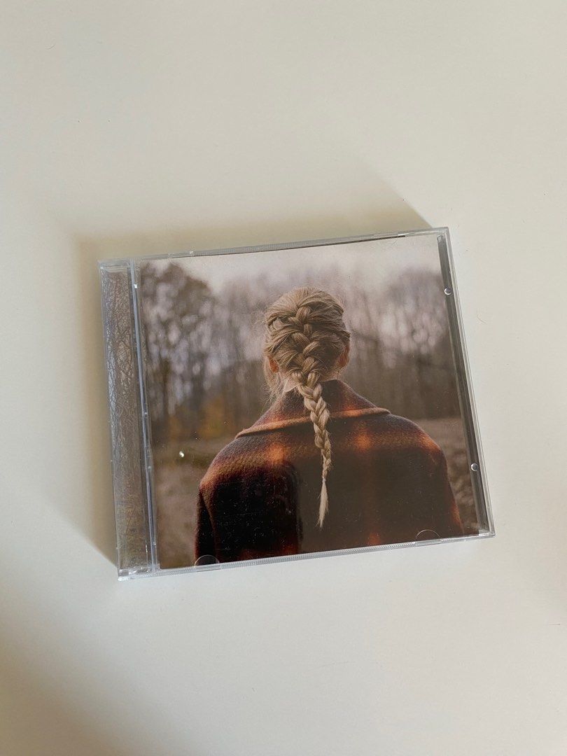 Evermore by Taylor Swift (Category: CDs & DVDs) located in Imus. Submitted by knjzpr (Listing ID 1282646096, Image 2). Description: Evermore by Taylor Swift ₱800 Almost brand new (Naka display lang sa bookshelf ko) Buy this with Evermore, and I’ll give it for ₱1,500 for both albums (Check the other listing) Meetup places: (Upon schedule) Imus, Cavite - Free Vito Cruz, Manila - With Handling Fee España, Manila - With Handling Fee DM ME FOR MORE IN