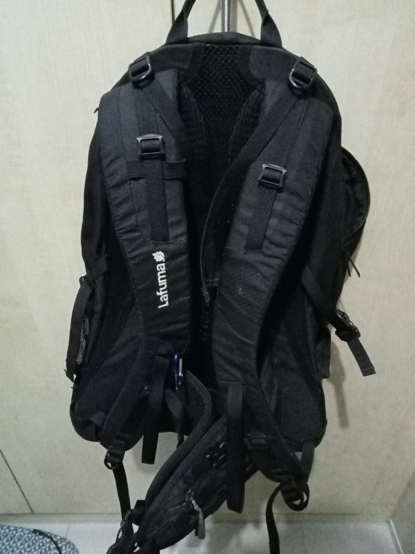 Fa Fuma Escape 22L Backpack for outdoors (Category: Backpacks) located in Quezon City. Submitted by patrickdavis (Listing ID 1282722522, Image 3). Description: well used for riding/cycling Skin material is tough, thickened shoulder straps. has a metal frame to keep backpack shape. has ventilation on backside. Flaw: just signs of usage. inside skin has a tear. but no hole. see pics. location. north edsa delivery shouldered by buyer.