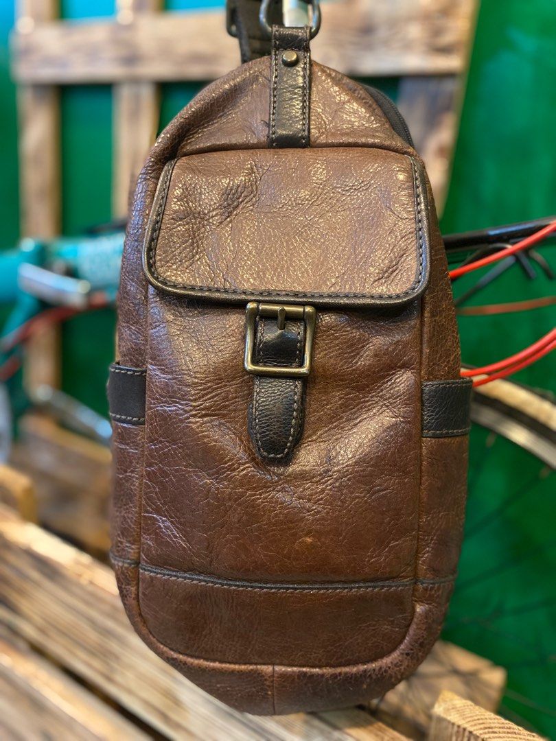 Fossil men outlet sling bag