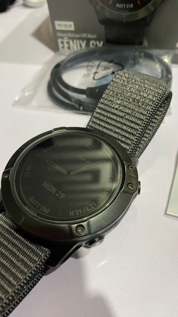 Garmin fenix 6x pro solar titanium carbon gray dlc hotsell with black band