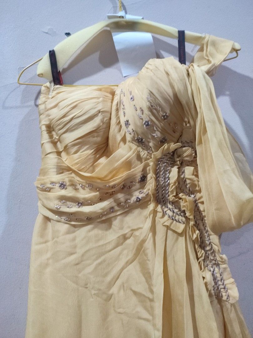 Gaun dress pesta gold designer simple elegan, Fesyen Wanita, Pakaian  Wanita, Gaun & Rok di Carousell