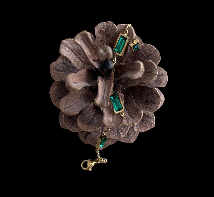 Gold bracelet with green stone online