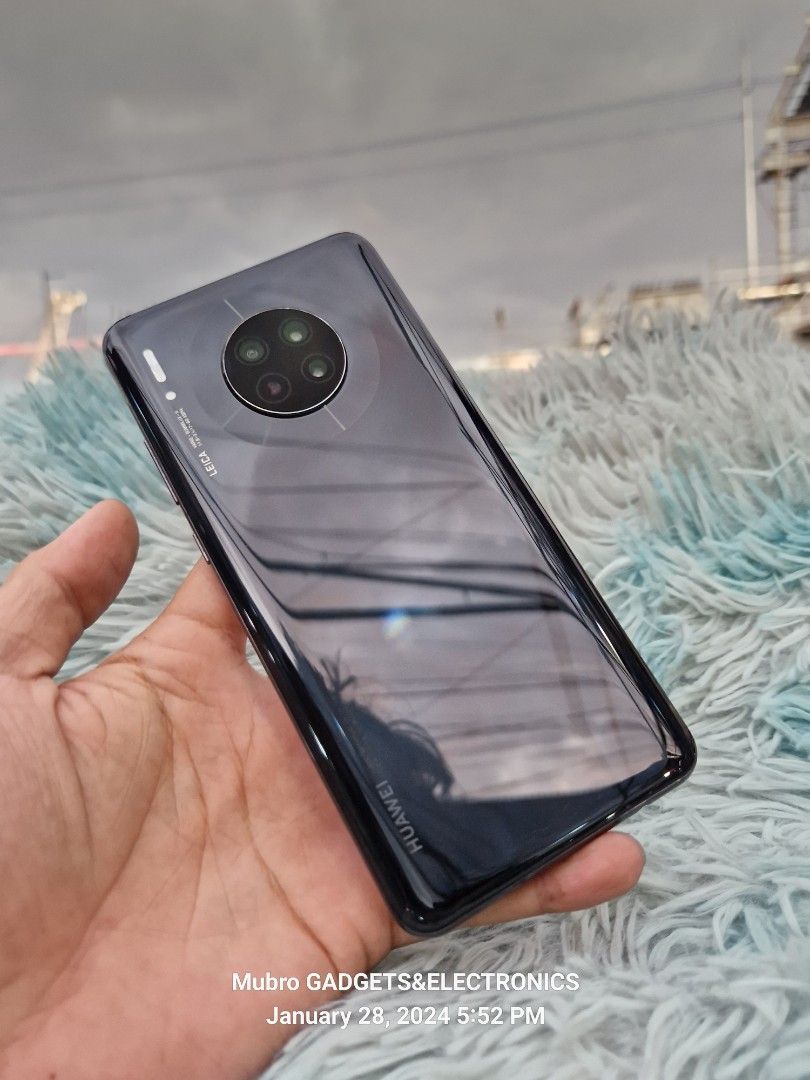 Huawei Mate 30 (Category: Huawei) located in Quezon City. Submitted by mubrogadgets (Listing ID 1282670349, Image 2). Description: HUAWEI MATE 30 FLAGSHIP PHONE NO ISSUE & NO history of repair May orig 45watts charger&cases -6.62 inches OLED, HDR10 display -Kirin 990 (7 nm+)/Mali-G76 MP16 -128gb/8gb ram GAMING PHONE CAMERA PHONE -super linaw ng camera -40 MP(wide), PDAF, Laser AF -8 MP(telephoto)OIS, 3xoptical zoom -16 MP, f/2.2, 17mm (ultrawide)