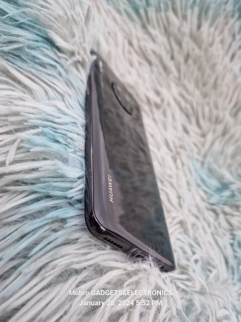 Huawei Mate 30 (Category: Huawei) located in Quezon City. Submitted by mubrogadgets (Listing ID 1282670349, Image 3). Description: HUAWEI MATE 30 FLAGSHIP PHONE NO ISSUE & NO history of repair May orig 45watts charger&cases -6.62 inches OLED, HDR10 display -Kirin 990 (7 nm+)/Mali-G76 MP16 -128gb/8gb ram GAMING PHONE CAMERA PHONE -super linaw ng camera -40 MP(wide), PDAF, Laser AF -8 MP(telephoto)OIS, 3xoptical zoom -16 MP, f/2.2, 17mm (ultrawide)