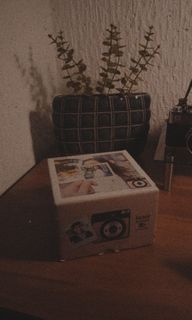 INSTAX SQ6 INSTANT CAMERA (BOX ONLY)