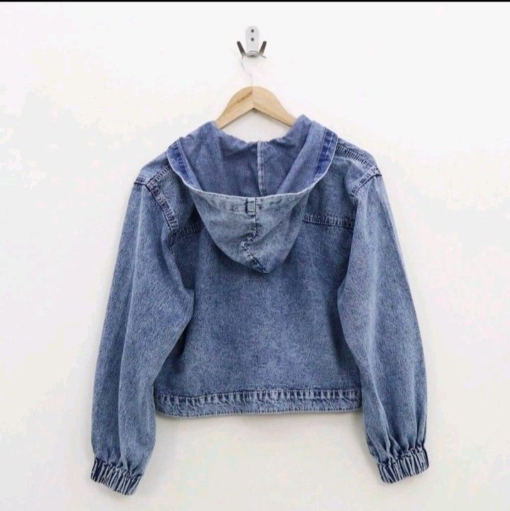 Jaket Jeans hoodie denim Fesyen Wanita Pakaian Wanita Baju Luaran di Carousell