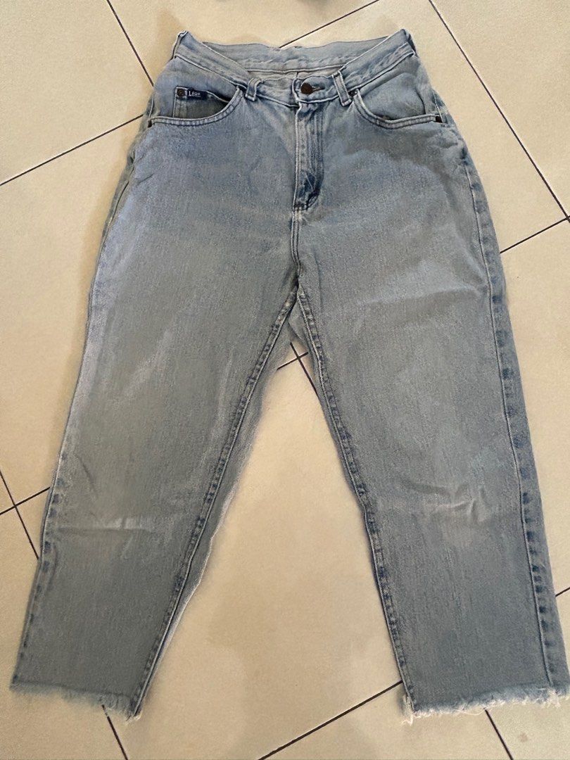 Lee Cropped Jeans (Category: Jeans & Leggings) located in Puchong. Submitted by grumpyhoarder (Listing ID 1282802853, Image 1). Description: Reason to sell: Wardrobe clearance Size: XL Tag: Misslilyshop, Zalia, Zalora, Thea KL, Umma, Lubna, Shals, Petra, Baju Kurung, Blouse, Top, Kebaya, Two-piece, Uniqlo, Zara, Raya, Whimsigirl, Bellapizo, Maslea, Lee, Levis, Jeans.