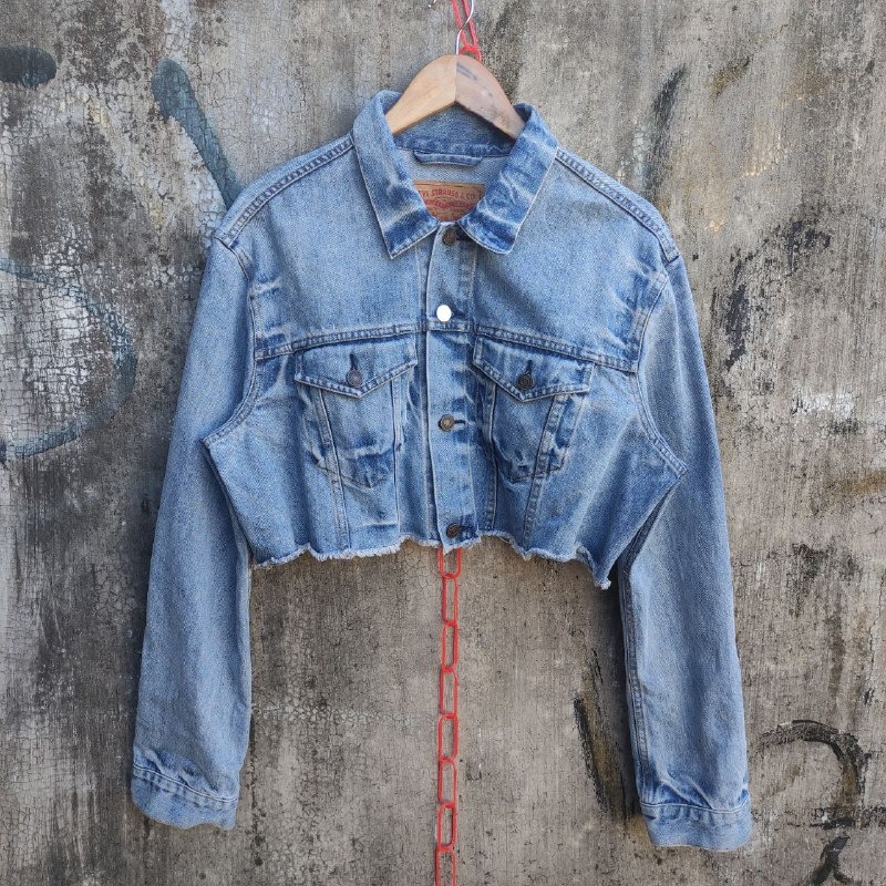Levi s cropped button down denim jacket Women s Fashion Coats