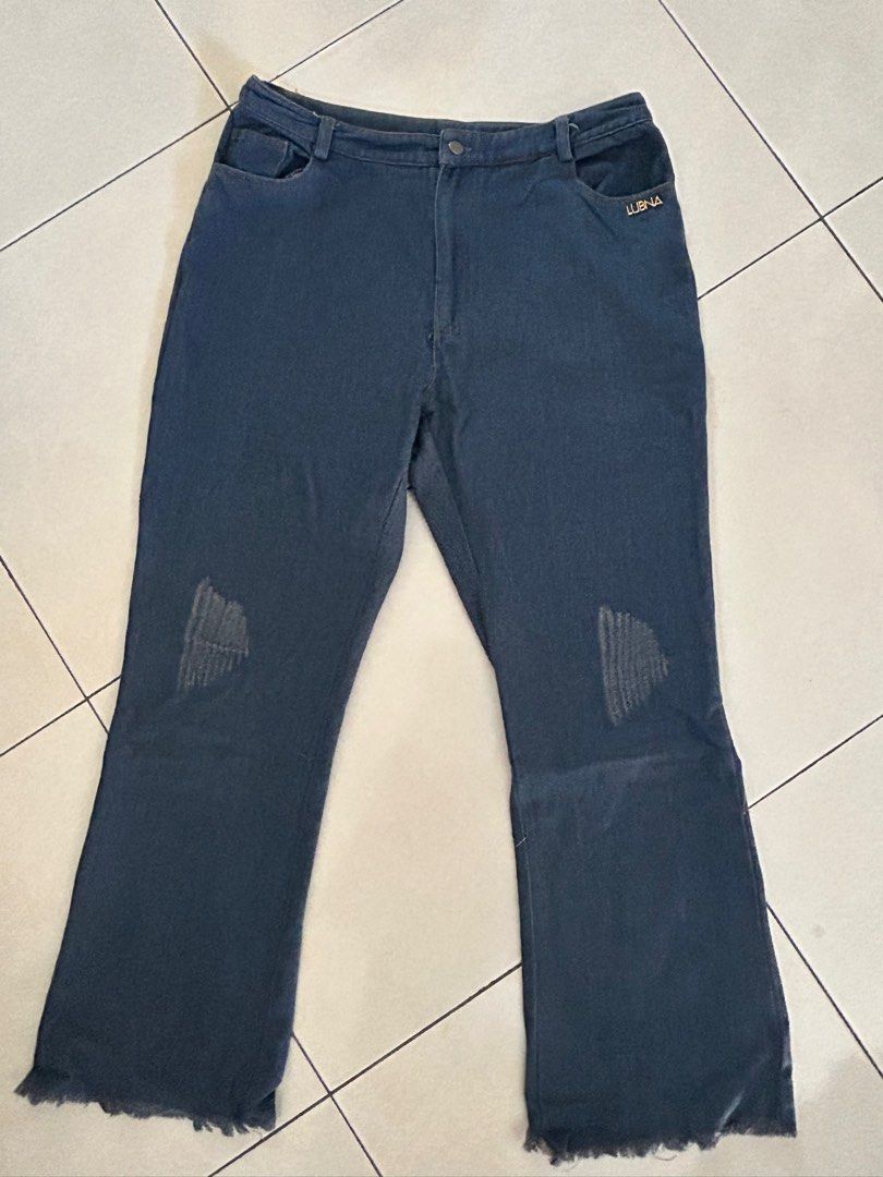 Lubna Bootcut Jeans (Category: Jeans & Leggings) located in Puchong. Submitted by grumpyhoarder (Listing ID 1282802725, Image 1). Description: Reason to sell: Wardrobe clearance Size: M Tag: Misslilyshop, Zalia, Zalora, Thea KL, Umma, Lubna, Shals, Petra, Baju Kurung, Blouse, Top, Kebaya, Two-piece, Uniqlo, Zara, Raya, Whimsigirl, Bellapizo, Maslea.