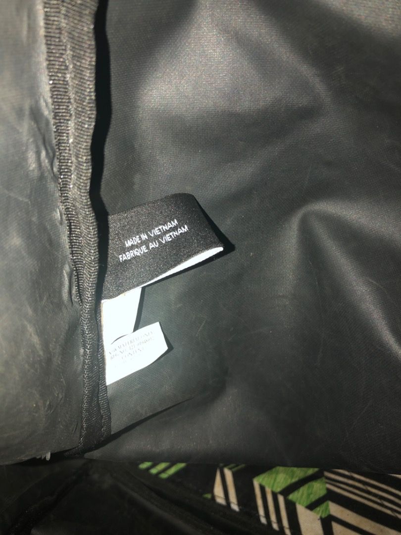 MARC JACOBS Backpack (Category: Luxury Bags & Wallets) located in Davao. Submitted by mliza1020 (Listing ID 1282621231, Image 3). Description: Marc Jacobs large backpack. Some piling in the inside lining (thats why selling it low) but doesn’t affect the functionality and beauty of the bag. It was just stored longer in the cabinet. .