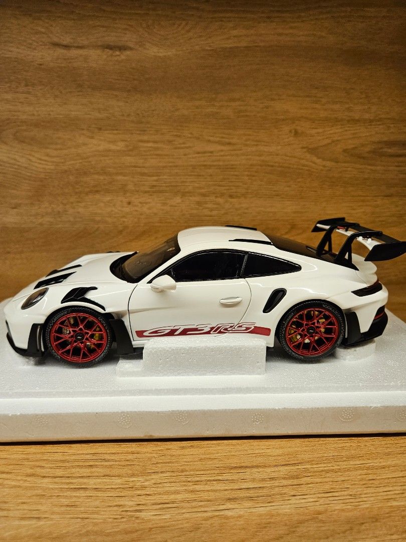 Minichamps 113062024 1:18 PORSCHE 911 (992) GT3 RS - 2022 Minichamps 113062024 1:18 PORSCHE 911 (992) GT3 RS - 2022