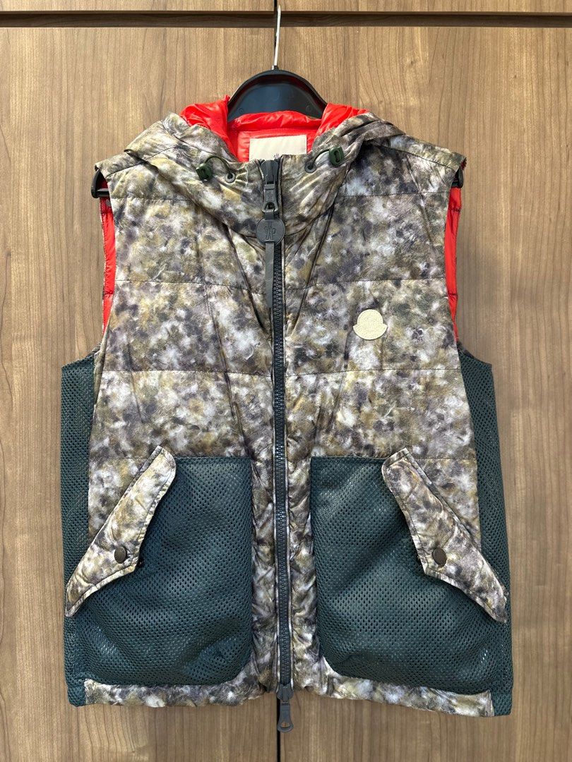 Moncler r top