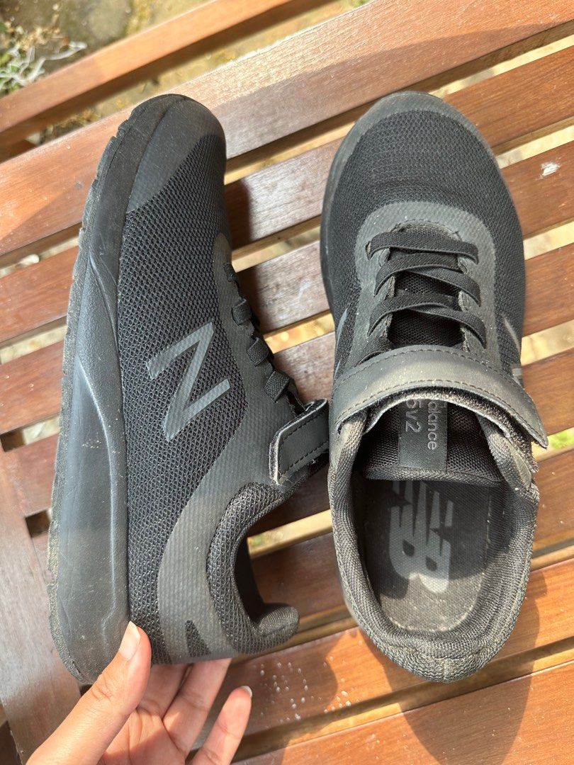 New Balance 5v2 Hitam Preloved Fesyen Wanita Sepatu di Carousell