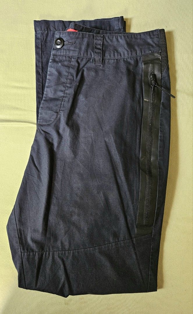 Nike Tech Pants (Category: Jeans) located in Pasig City. Submitted by e.llabres (Listing ID 1282668655, Image 3). Description: Nike Tech pants Nike 545409-010 Tech Pants [size 32 on tag] actual dimes W- 30-32 inches L - 40 inches 9.5 to 10 color rate or better issue - light small stain in tech tape area doesnt affect the zipper. see actual picture.