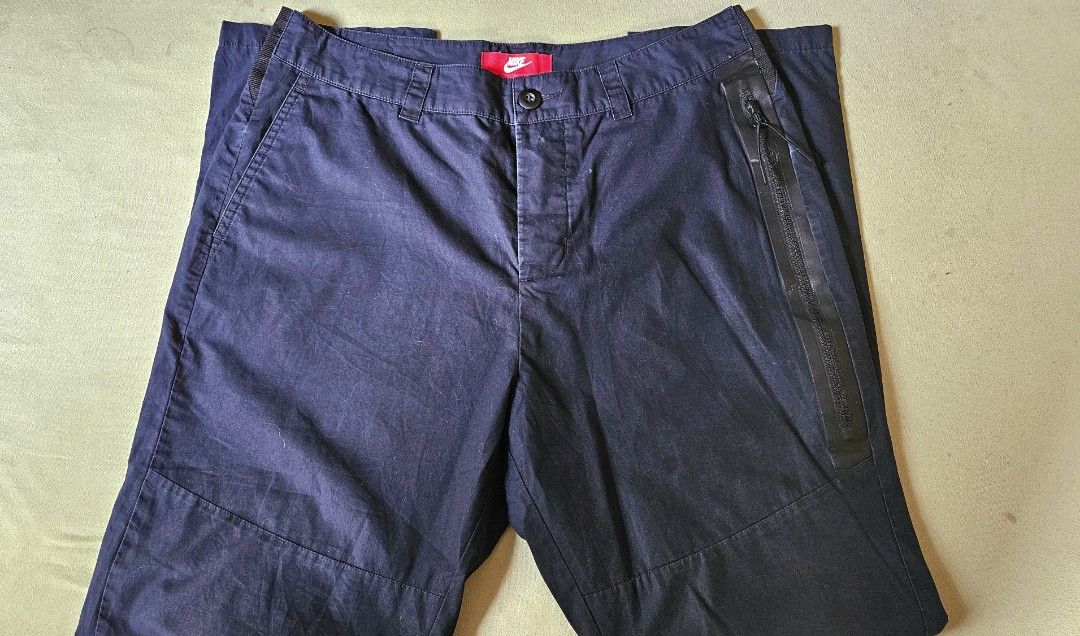 Nike Tech Pants (Category: Jeans) located in Pasig City. Submitted by e.llabres (Listing ID 1282668655, Image 2). Description: Nike Tech pants Nike 545409-010 Tech Pants [size 32 on tag] actual dimes W- 30-32 inches L - 40 inches 9.5 to 10 color rate or better issue - light small stain in tech tape area doesnt affect the zipper. see actual picture.