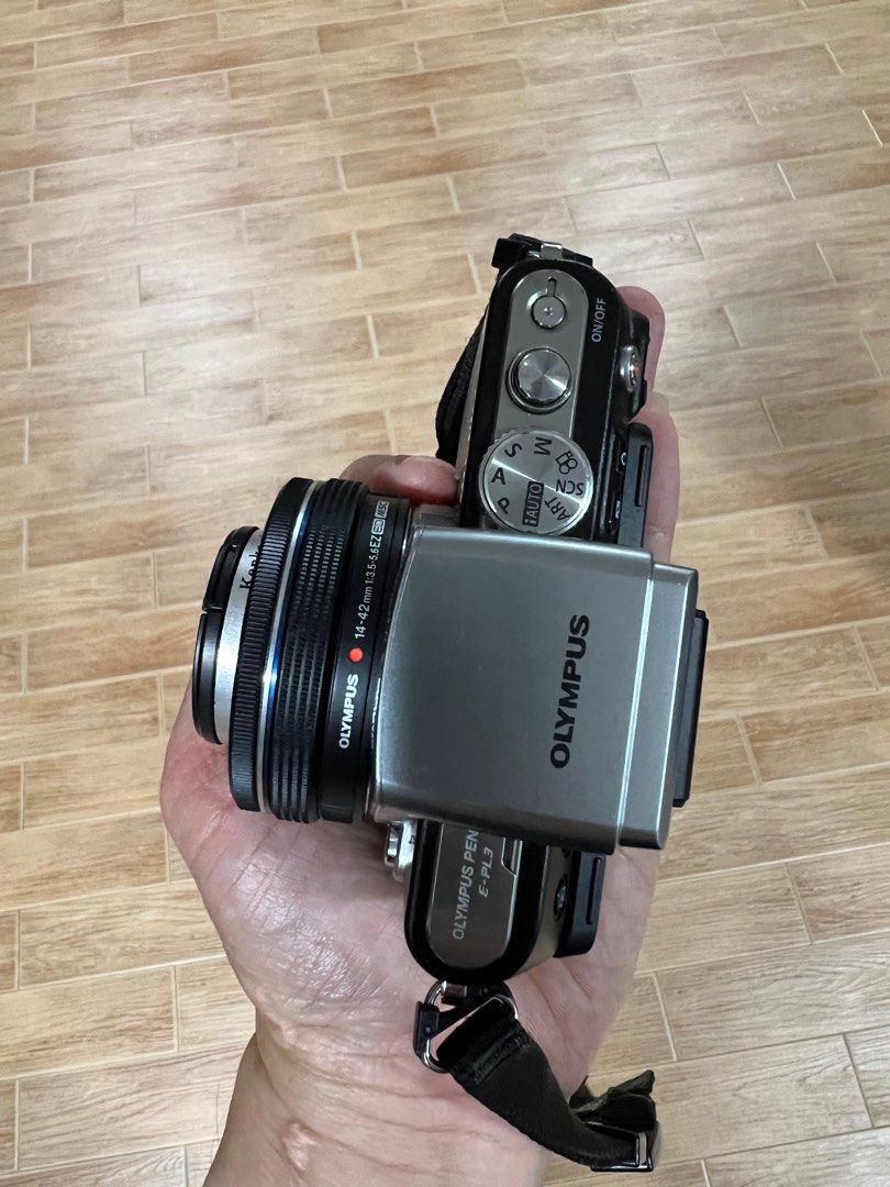 Olympus EPL3 (Category: Cameras) located in Singapore. Submitted by eric790522 (Listing ID 1282752891, Image 3). Description: Camera with extra lens.. selling cheap as seldom use. .