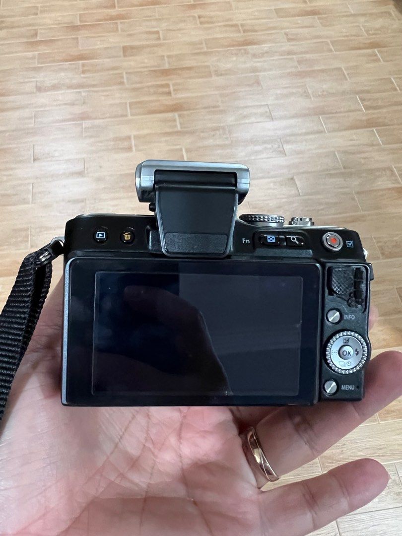 Olympus EPL3 (Category: Cameras) located in Singapore. Submitted by eric790522 (Listing ID 1282752891, Image 2). Description: Camera with extra lens.. selling cheap as seldom use. .