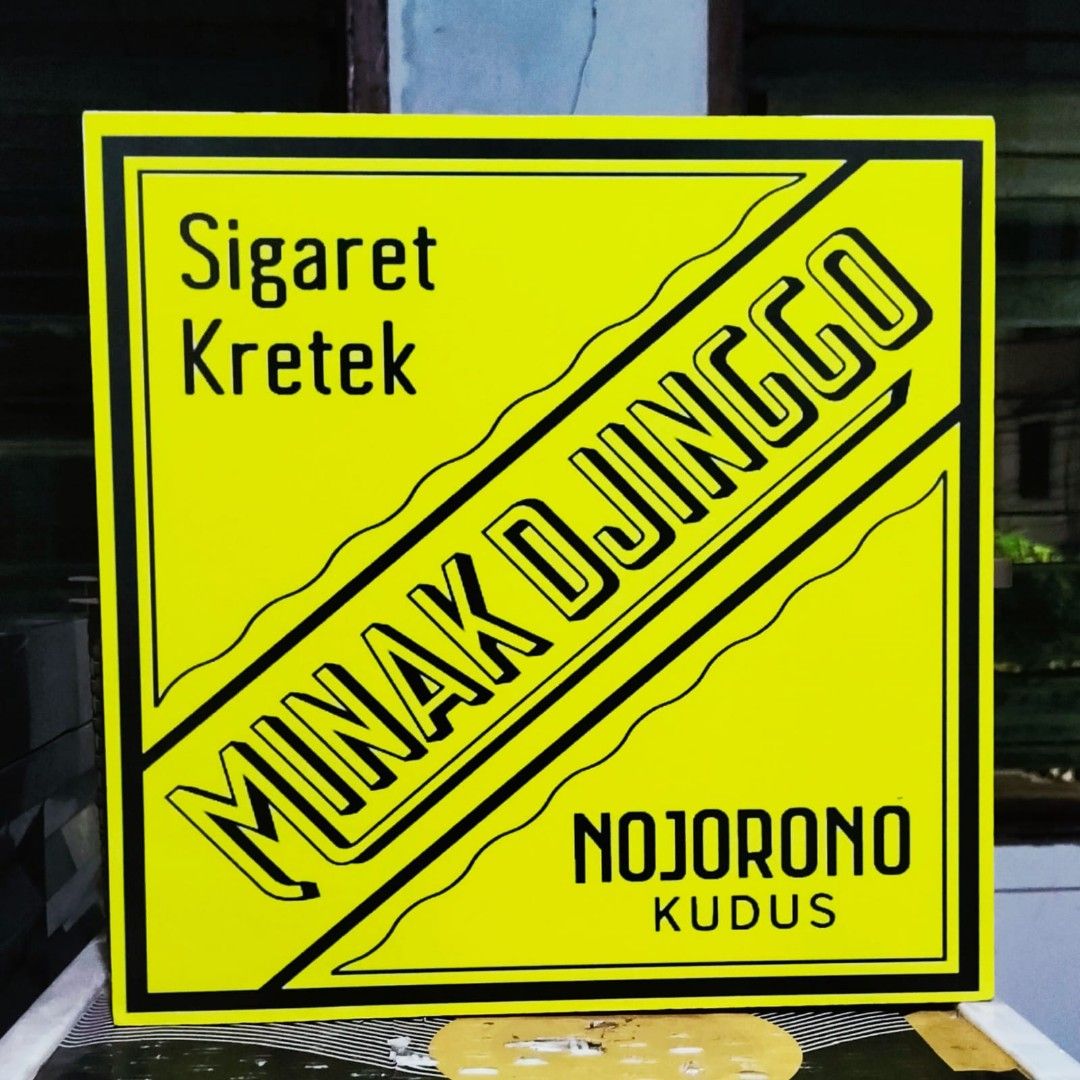 Poster kayu iklan rokok jadul Minak Djinggo, Antik, Lainnya di Carousell