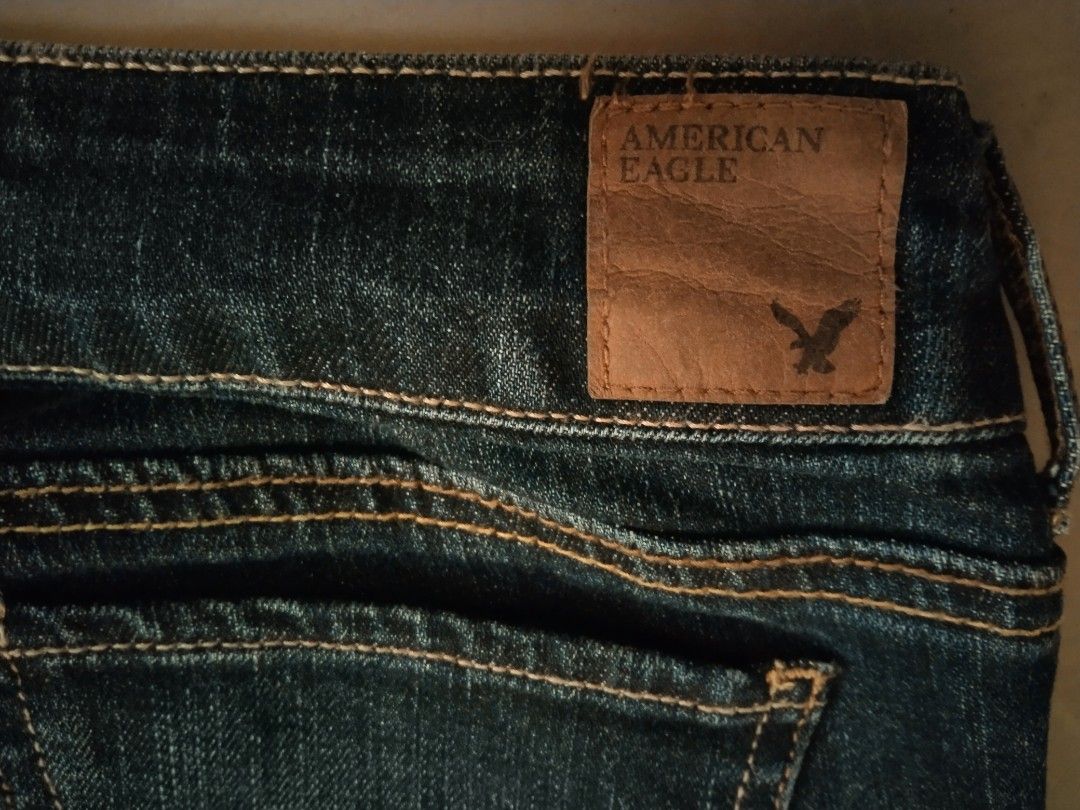 American eagle jean sales size compared to hollister