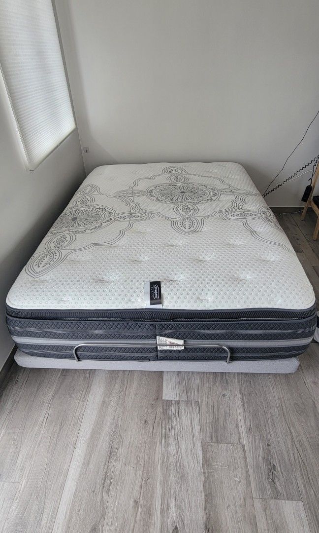 Rare in Market Simmons Beautyrest Black Katarina Queen size