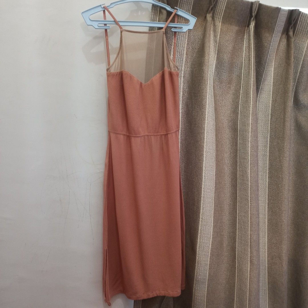 Reformation backless dress small like new (Category: Dresses) located in Rizal. Submitted by declutterwithliz (Listing ID 1282709499, Image 2). Description: backless.