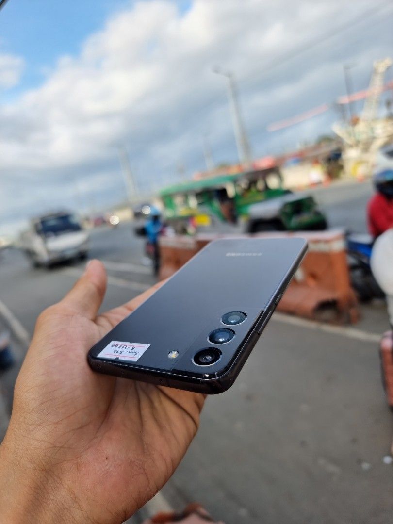 S22 (Category: Samsung) located in Quezon City. Submitted by mubrogadgets (Listing ID 1282681742, Image 3). Description: SAMSUNG S22 5G No issue 👉SUPER FLAGSHIP PHONE 👉5G NETWorj 👉8gb ram and 128 Quick specs👇👇👇 👉Dynamic AMOLED 2X, 120Hz, HDR10+, 1300 nits (peak) 👉6.1inches, 👉Exynos 2200 (4 nm) 👉Xclipse 920 👉Fingerprint (under display, ultrasonic), 👉128gb/8 👉Samsung DeX, (desktop experience support) 📷BACK CAMERA 50 MP, 23mm (wide)Dua