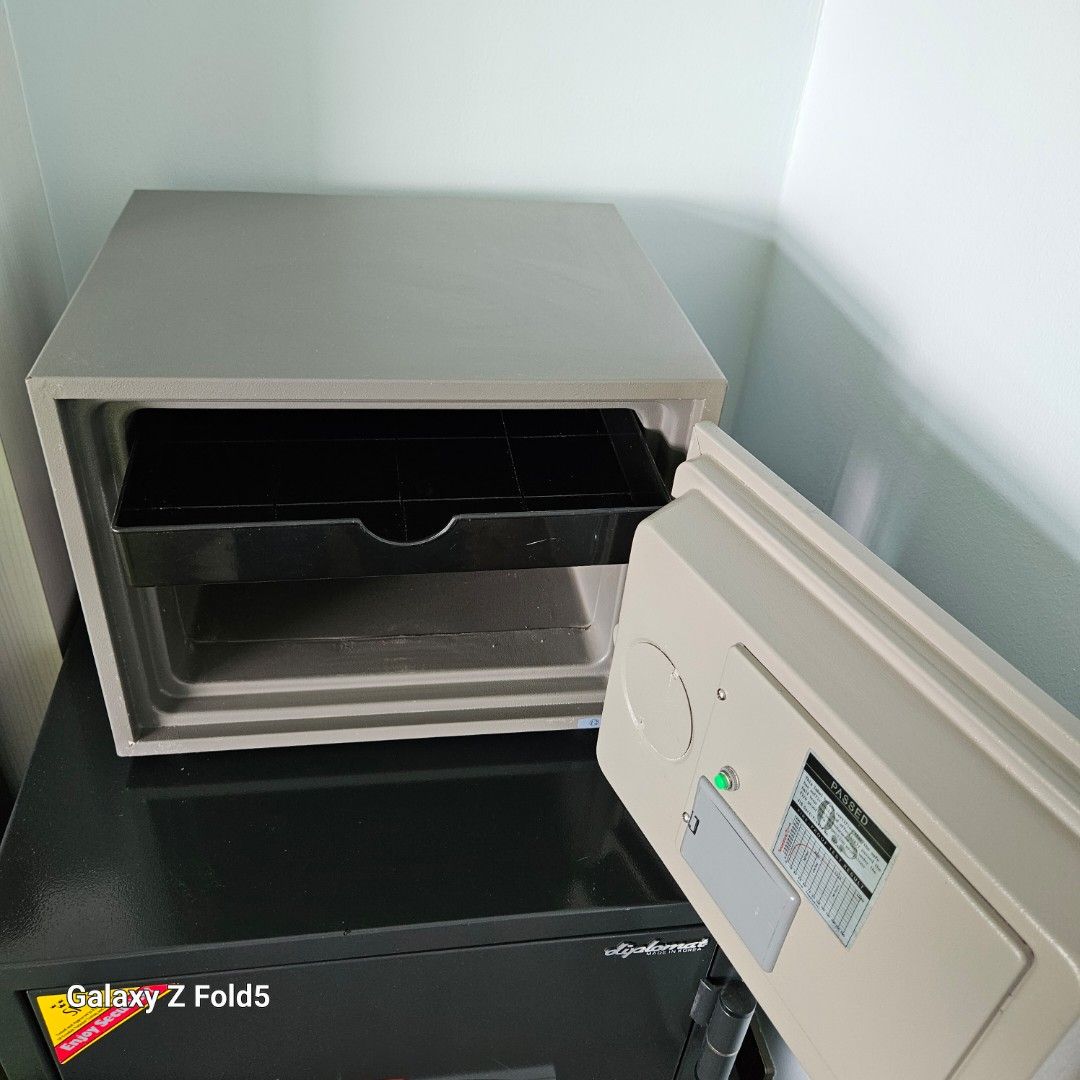 Safe Box64885060813826113