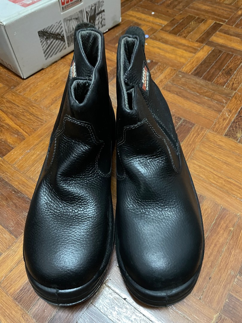 Safety boots Oscar Men s Fashion Footwear Boots on Carousell