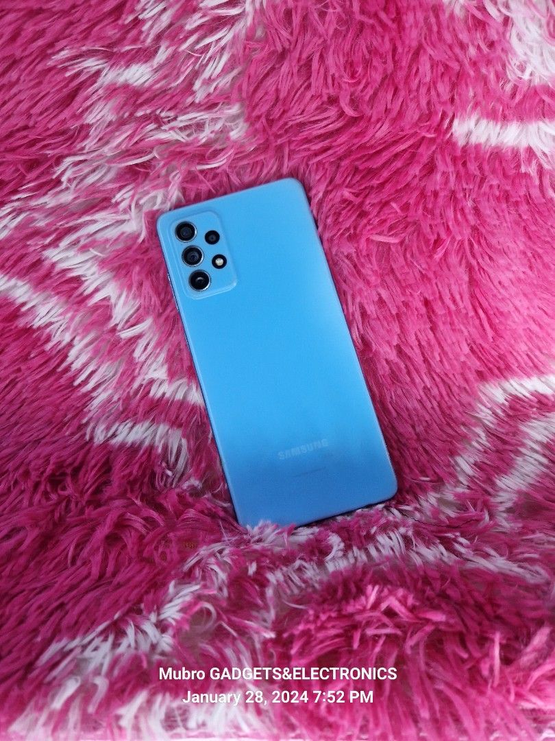 Samsung A72 (Category: Samsung) located in Quezon City. Submitted by mubrogadgets (Listing ID 1282667098, Image 3). Description: SAMSUNG A72 🔥No issue 🔥may maliitp na one hair crack 🔥256gb & 8gb 🔥Super AMOLED, 90Hz, 800 nits (HBM) 🔥HIGH QUALTY DISPLAY 🔥GAMING PHONE 🔥Corning Gorilla Glass 5 &6.7 inches display 🔥Qualcomm SM7125 Snapdragon 720G (8 nm) 🔥Finger print under display.