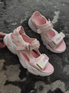 Fila pink best sale sandals