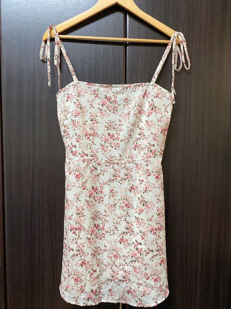 Self Tie Floral Dress (Category: Dresses) located in Del Monte. Submitted by adela1de (Listing ID 1282704845, Image 1). Description: Square neck S-M .